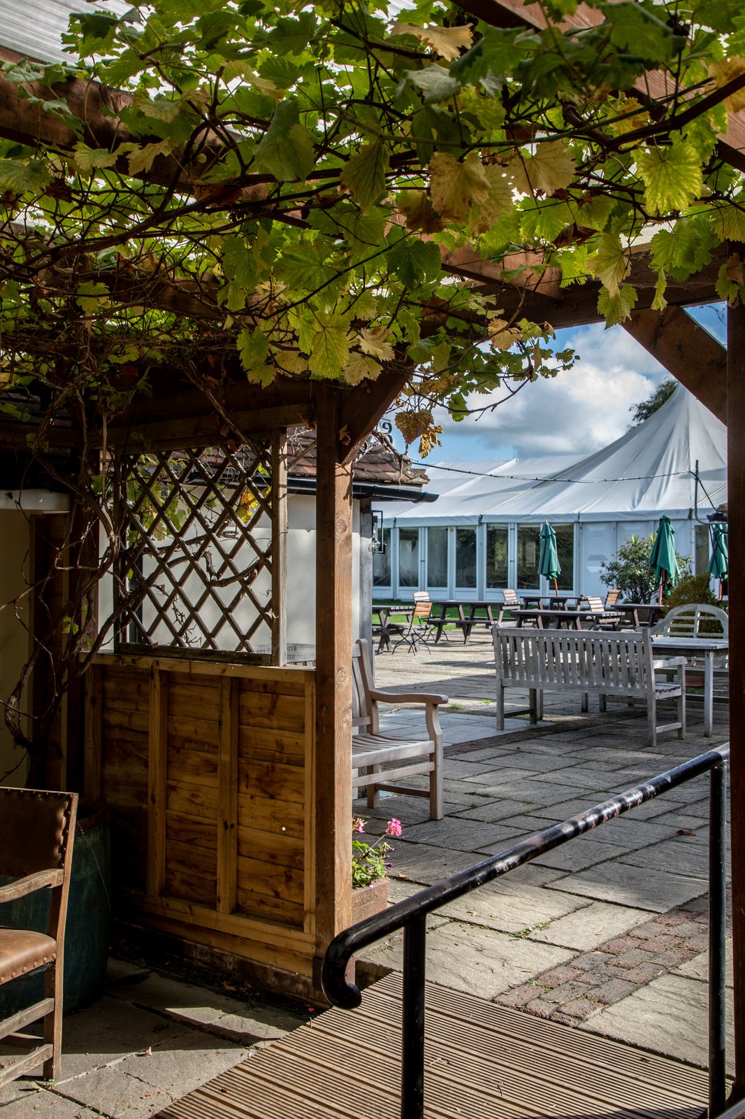 Pergola and grounds at The Yew Tree Inn